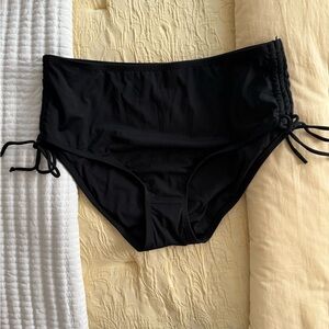 Beach House Women’s swim bottom, size 16W, fully lined, adjustable side tie. EUC